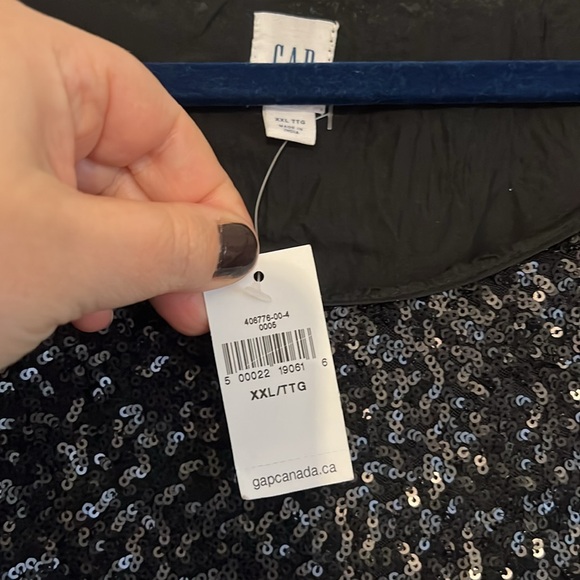 NEW! Holiday top - Picture 2 of 6